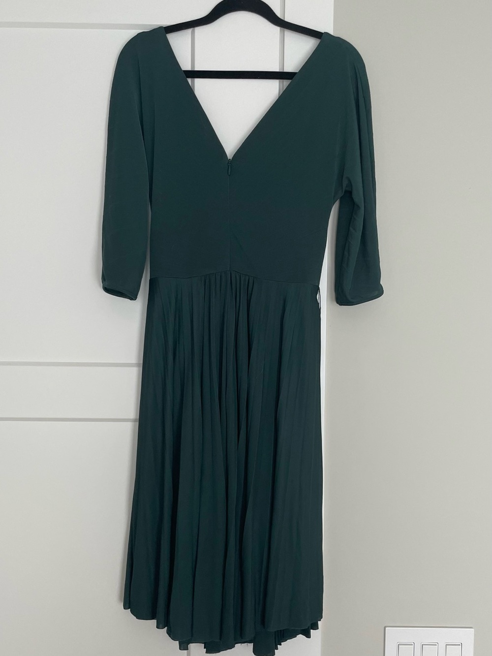 BCBGMaxAzria Forest Green V-Neck Pleated Midi Dress - Size L - Picture 2 of 9